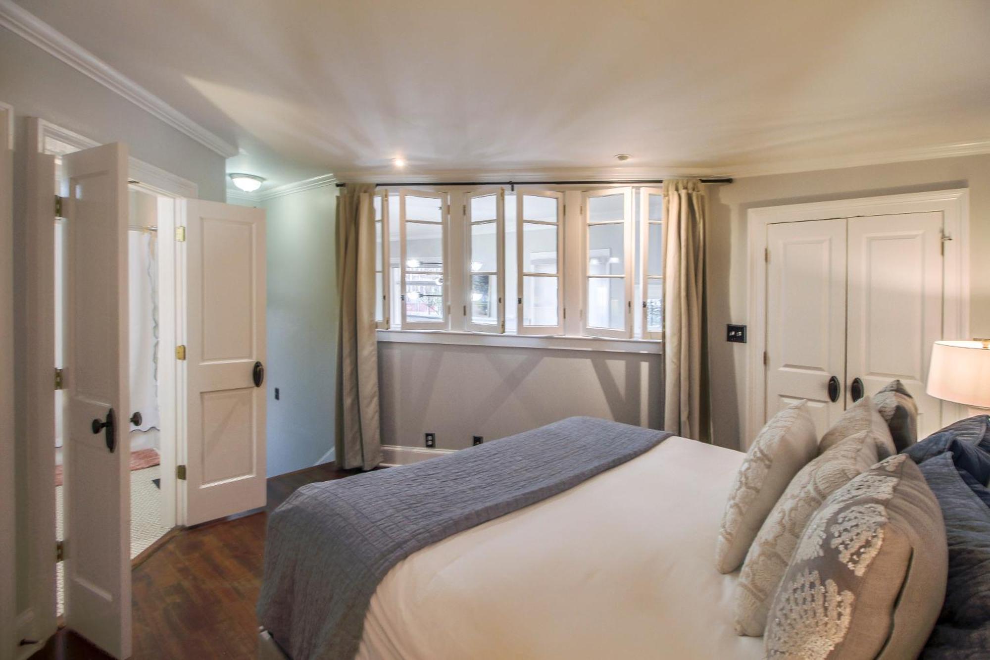 Walk To It All In Downtown, Double King Beds Savannah Extérieur photo