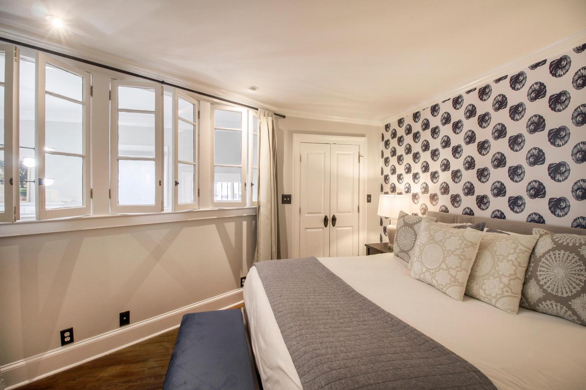 Walk To It All In Downtown, Double King Beds Savannah Extérieur photo