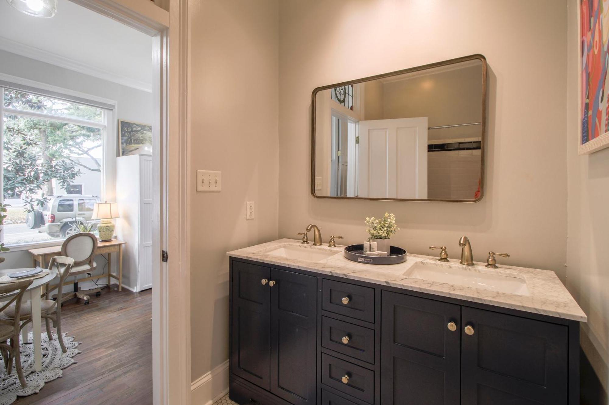 Walk To It All In Downtown, Double King Beds Savannah Extérieur photo