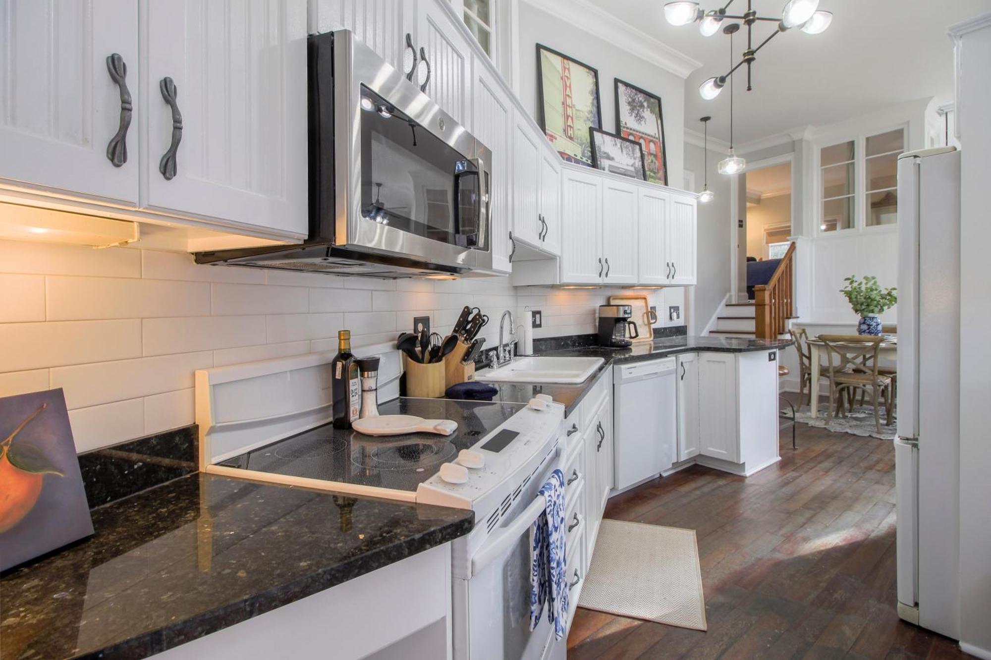 Walk To It All In Downtown, Double King Beds Savannah Extérieur photo